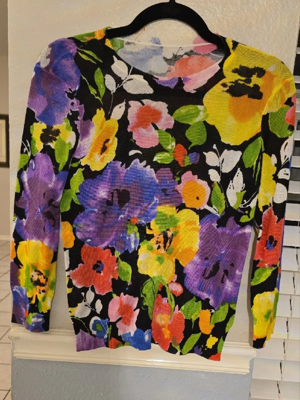 Source Unknown Black Floral Crewneck Sweater with Multicolor Blooms